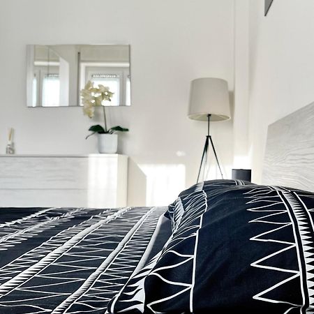 The Lake-Side Corner Apartment 코모 외부 사진